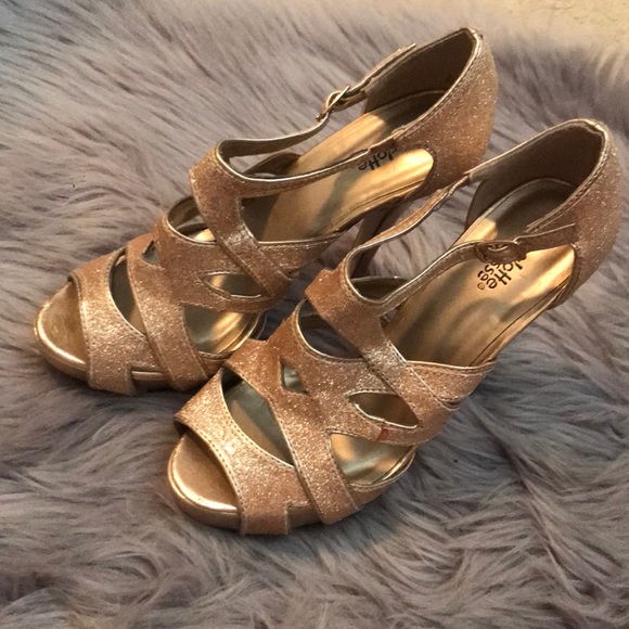 Super Fun and Comfortable Gold Heels - Picture 2 of 4